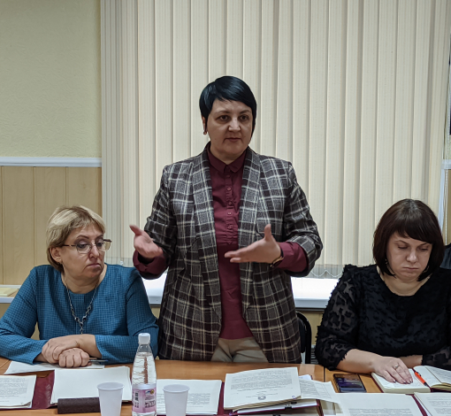 Депутат Валентина Кайгородова выступаеи на Думе и пишет обращения по проблемам избирателей.